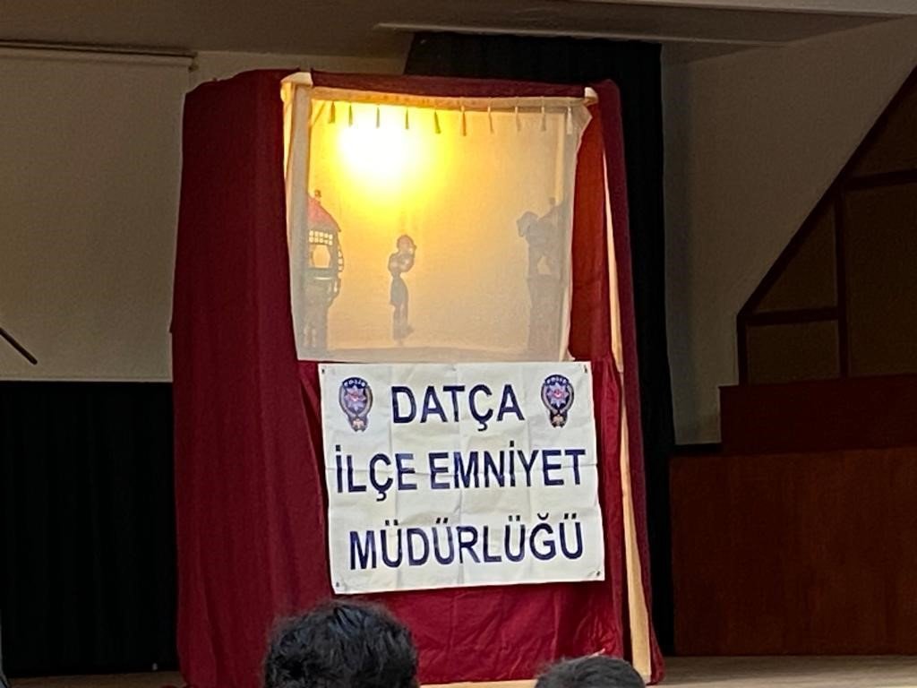 Datçalı miniklere ’Hacivat ve Karagöz’ ile trafik eğitimi verildi