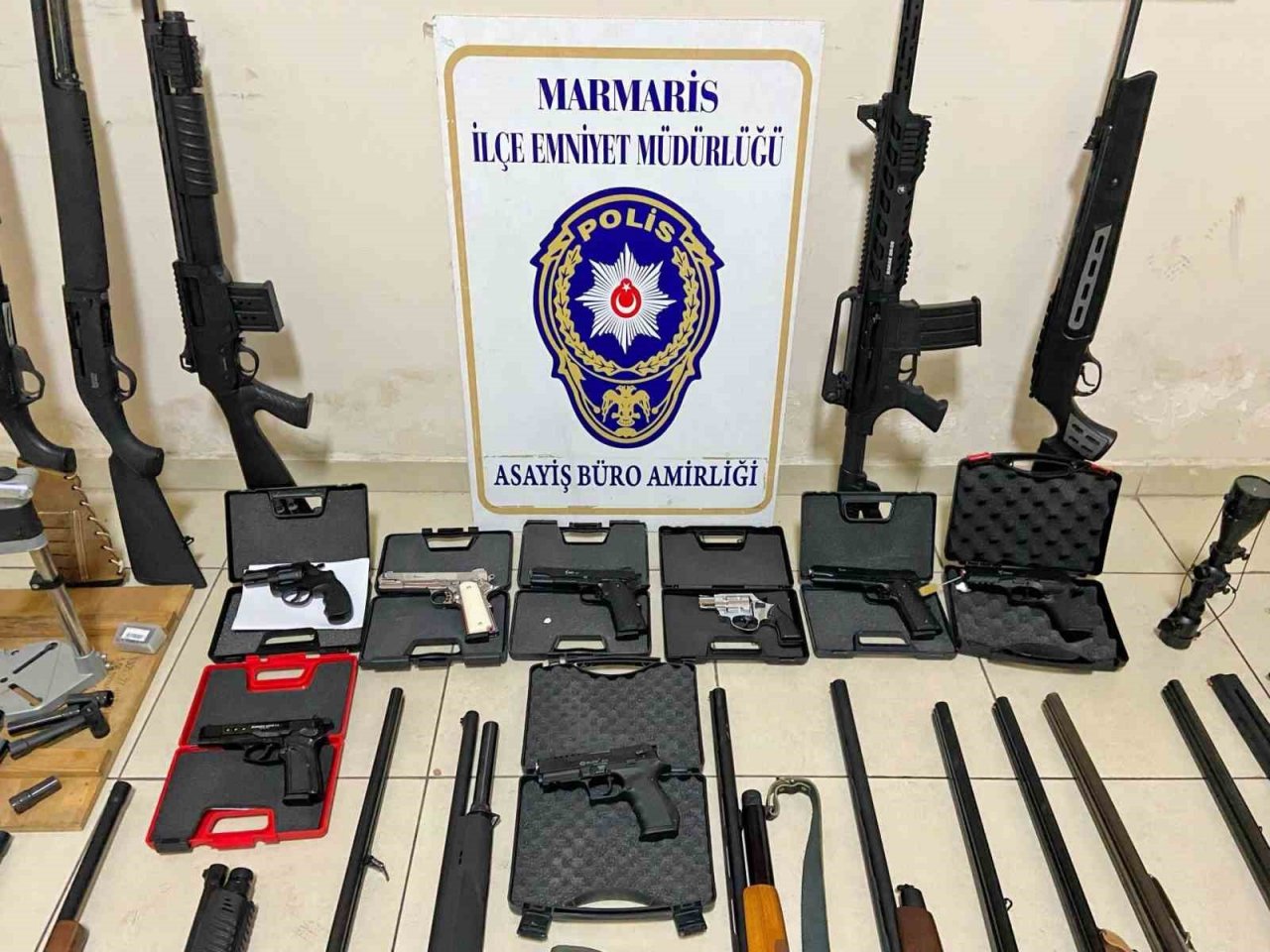 Marmaris’te polislerin operasyon yaptığı adres ev değil cephanelik çıktı