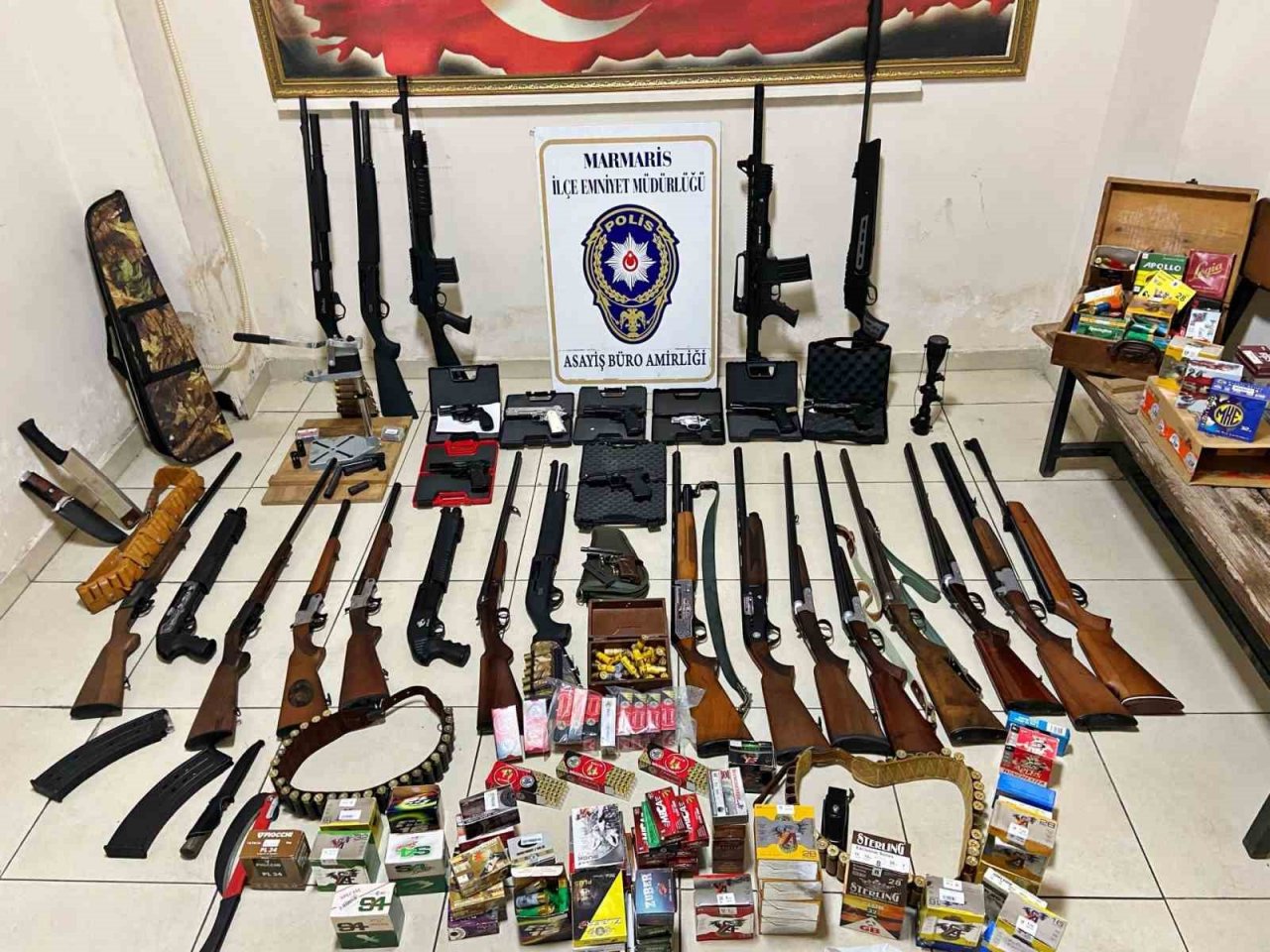 Marmaris’te polislerin operasyon yaptığı adres ev değil cephanelik çıktı