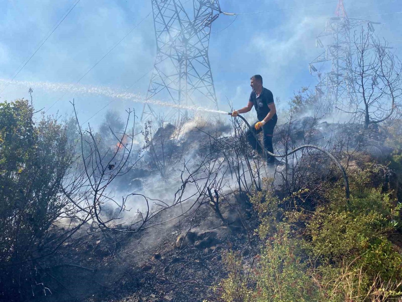 Osmaniye’de orman yangını, büyümeden söndürüldü