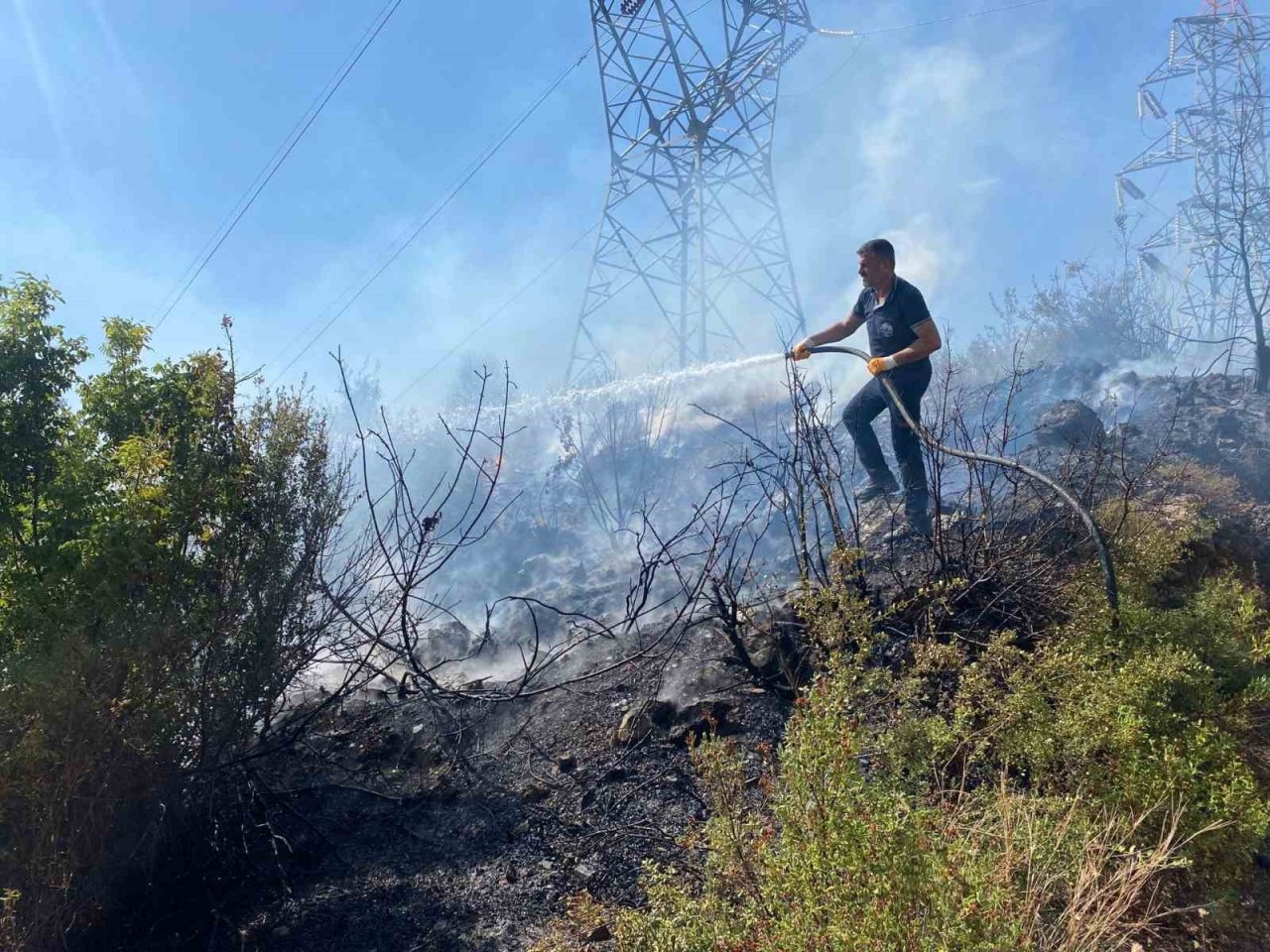 Osmaniye’de orman yangını, büyümeden söndürüldü