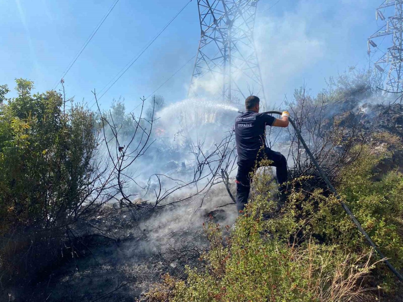 Osmaniye’de orman yangını, büyümeden söndürüldü