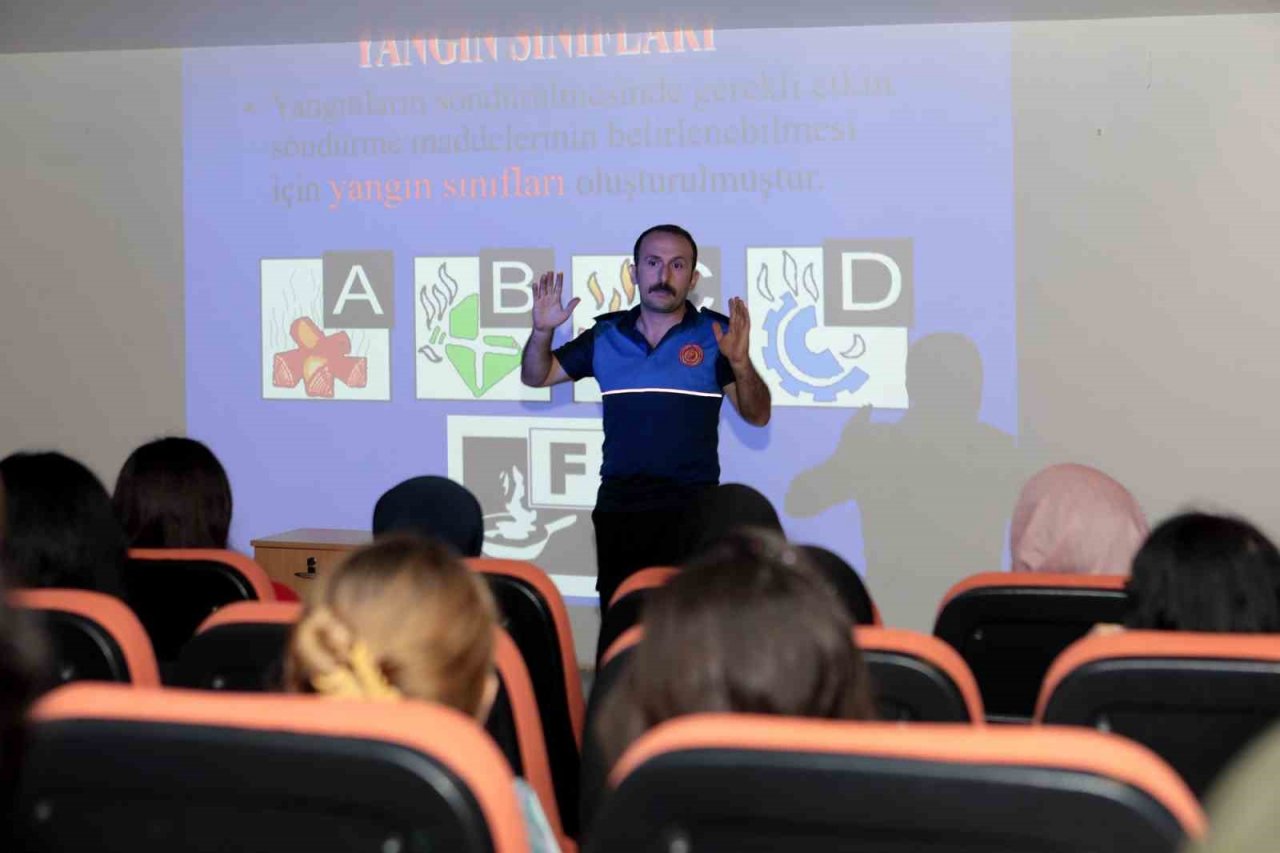 Büyükşehir gençlere ‘ateşe müdahaleyi’ öğretti