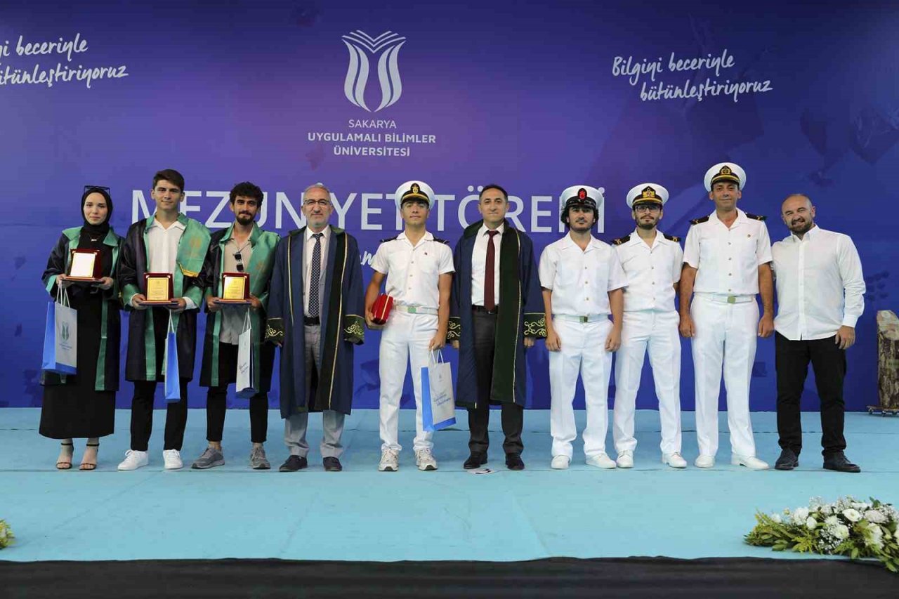 SUBÜ 2 bin 665 öğrencisini coşkulu törenle mezun etti