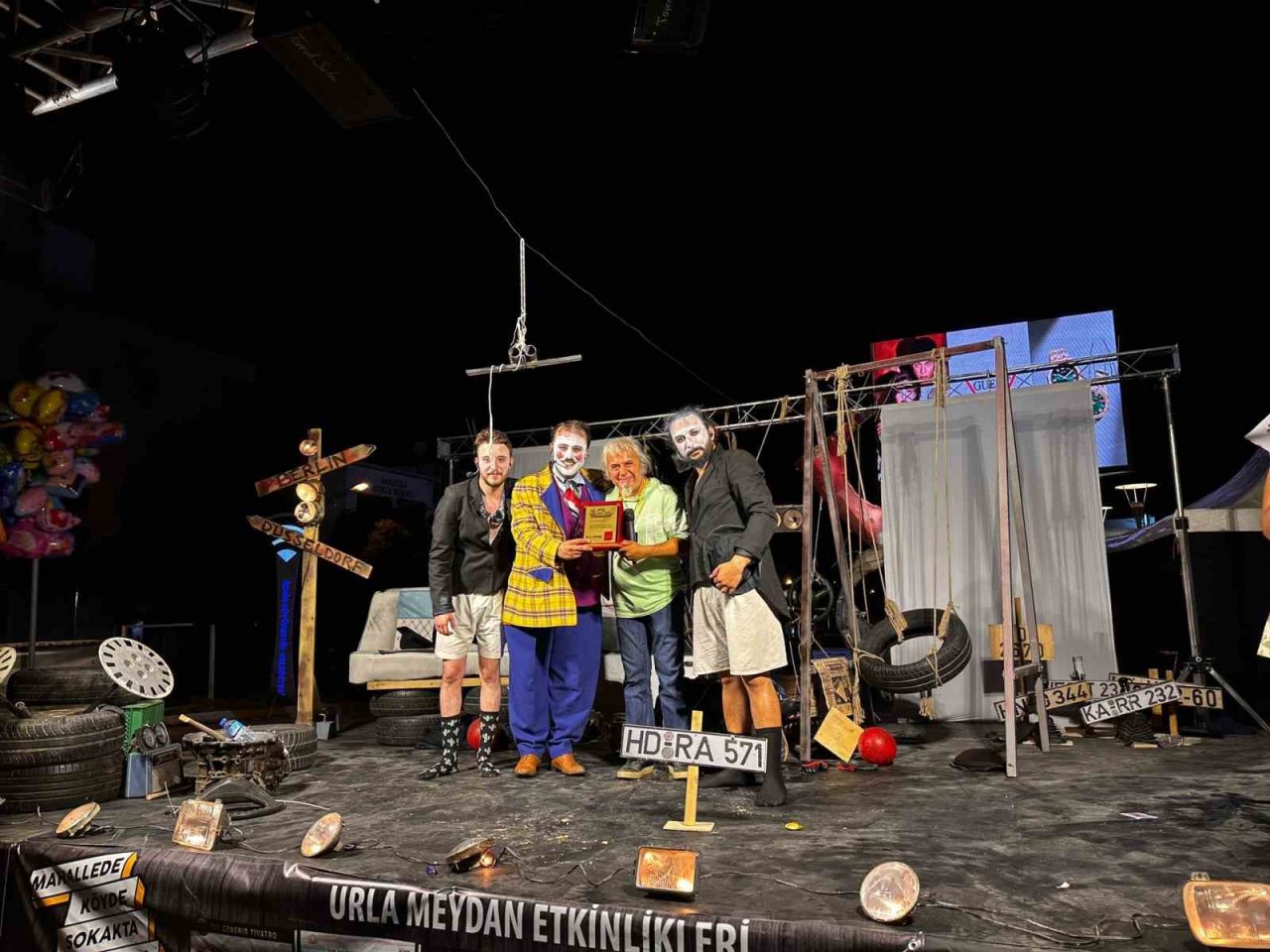 Eskişehir ekibi ’Urla Toprak Sahne Tiyatro Festivali’nde izleyenleri coşturdu