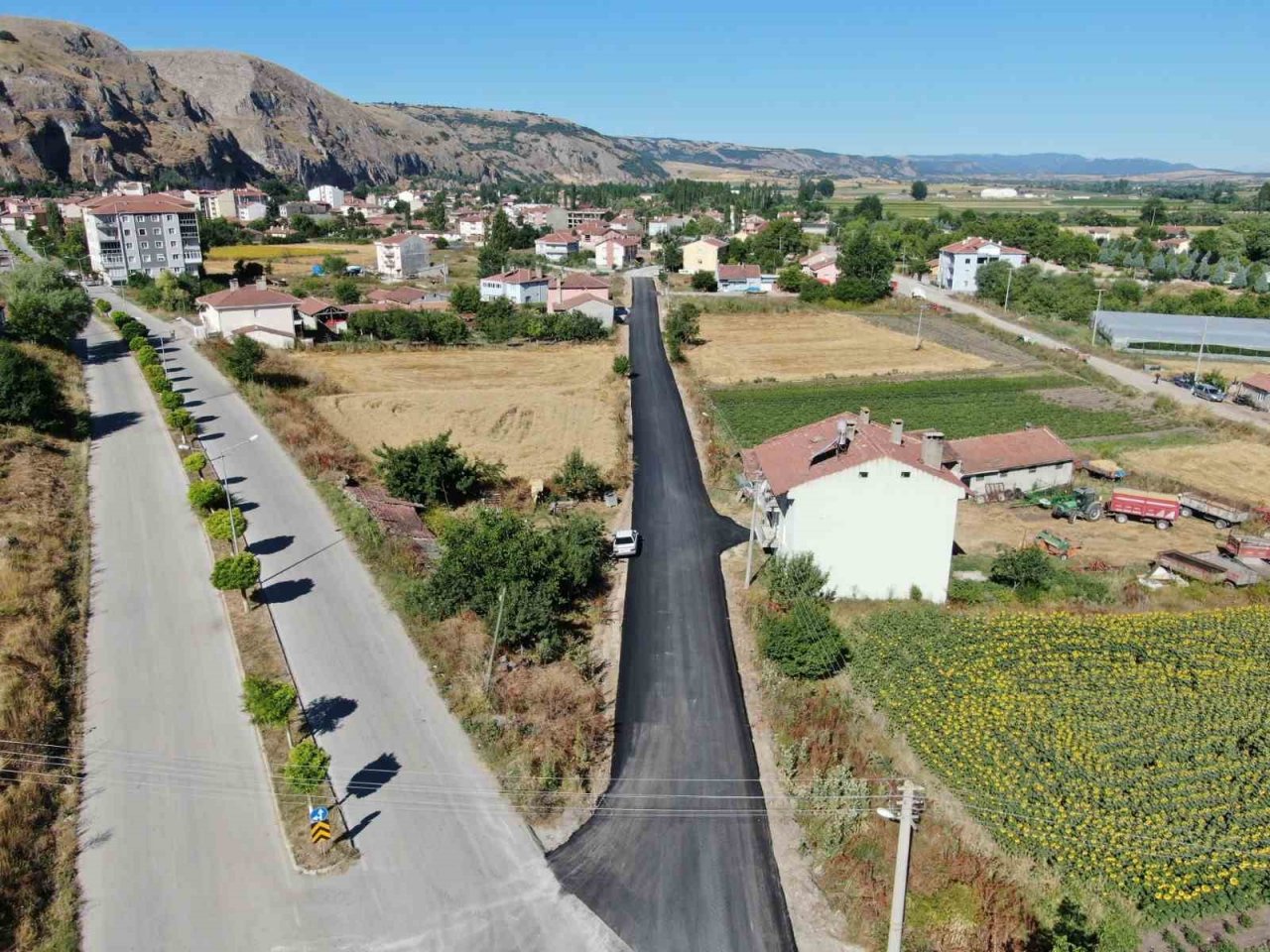 İnönü’de İstiklal Caddesindeki asfalt çalışması tamamlandı