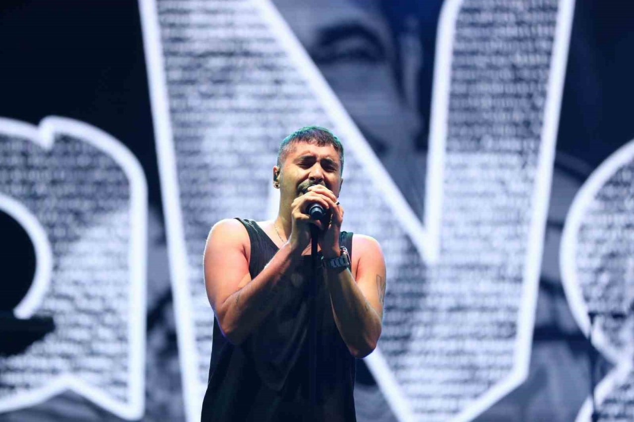 Aliağa, Manga ve Dedublüman ile coştu