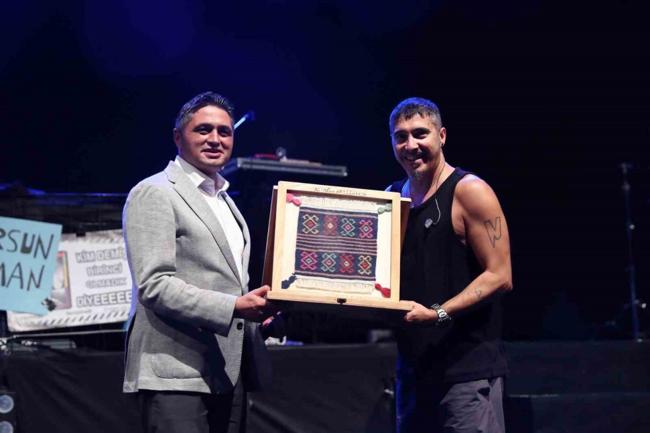 Aliağa, Manga ve Dedublüman ile coştu