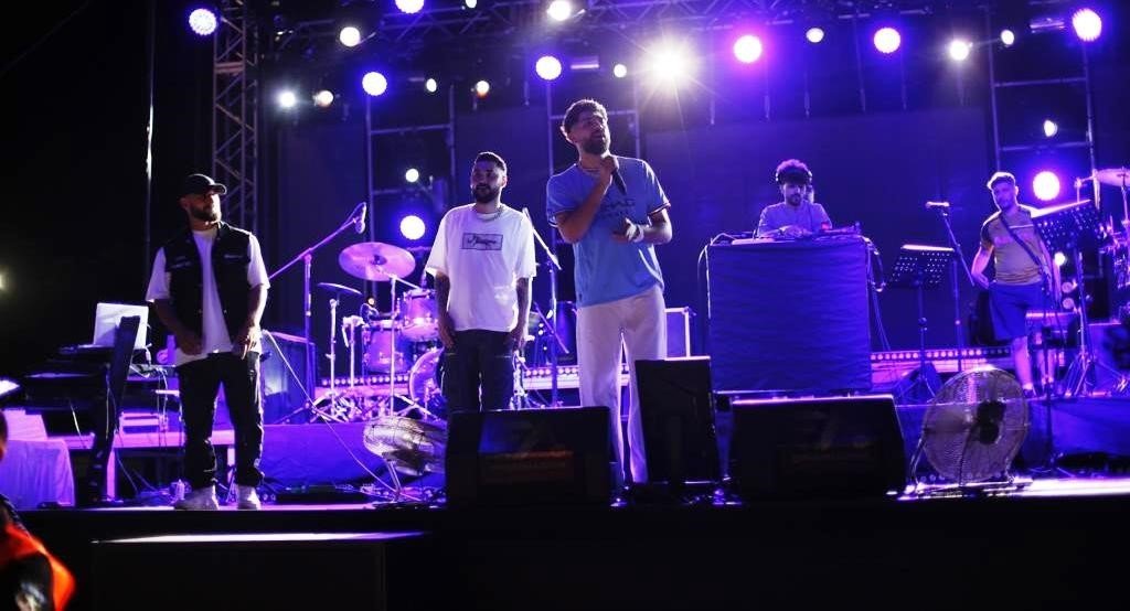 Altınova’da festival coşkusu Emre Altuğ konseriyle zirveye çıktı