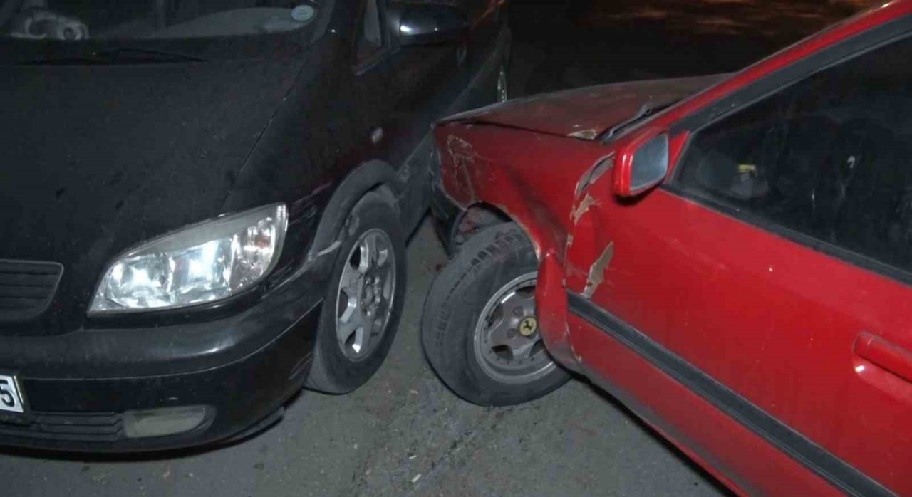 Ankara’da park halindeki araca çarpan sürücü olay yerinden kaçtı