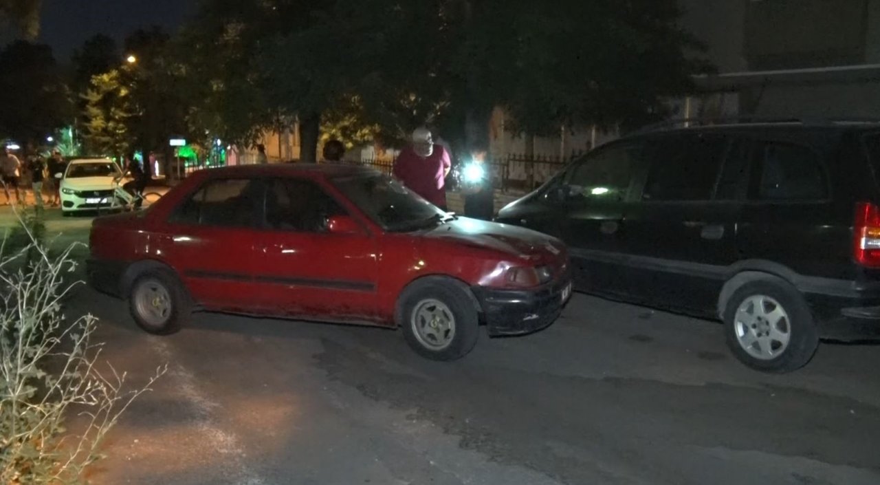 Ankara’da park halindeki araca çarpan sürücü olay yerinden kaçtı