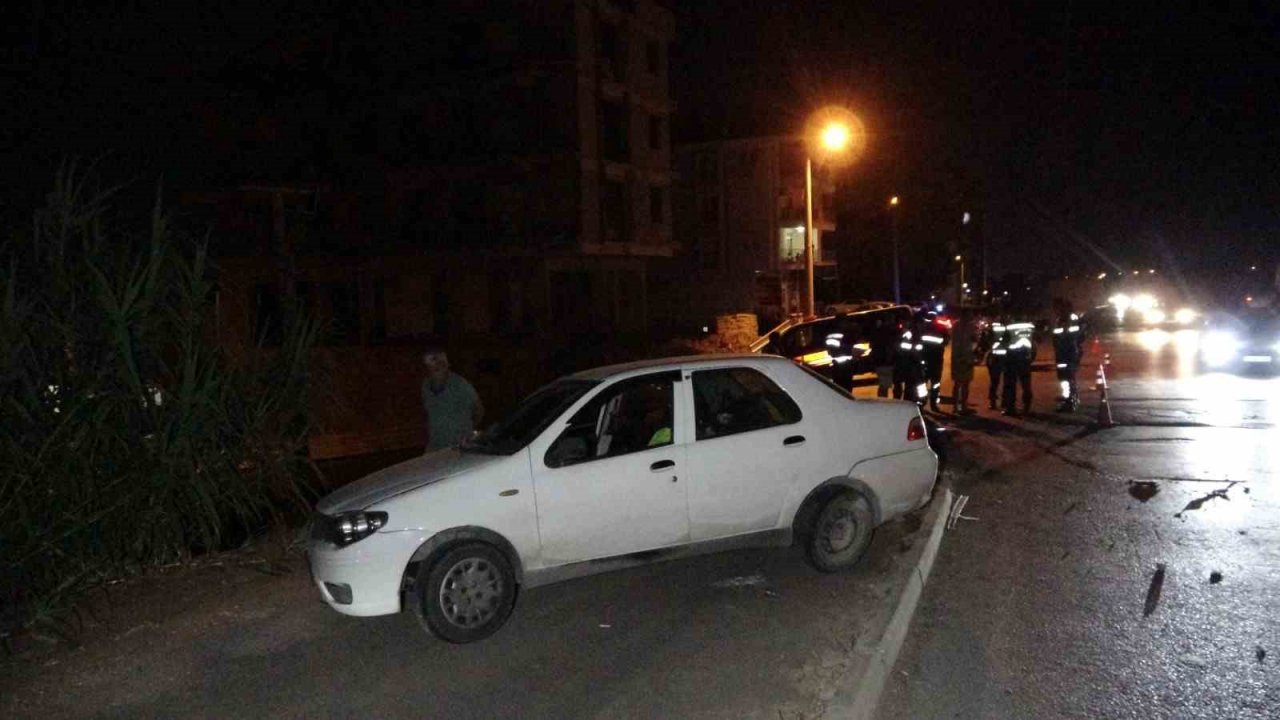 Antalya’da otomobil kaza sonrası 7 metreden uçarak ters döndü: 4 yaralı