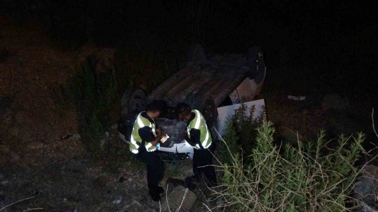 Antalya’da otomobil kaza sonrası 7 metreden uçarak ters döndü: 4 yaralı