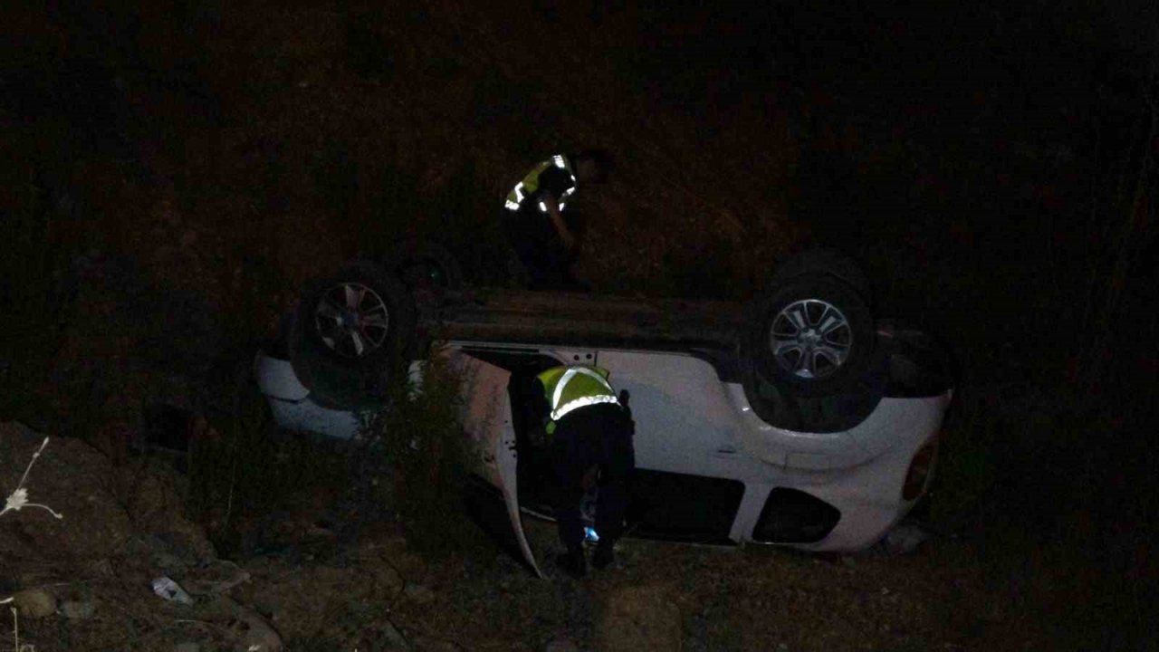 Antalya’da otomobil kaza sonrası 7 metreden uçarak ters döndü: 4 yaralı