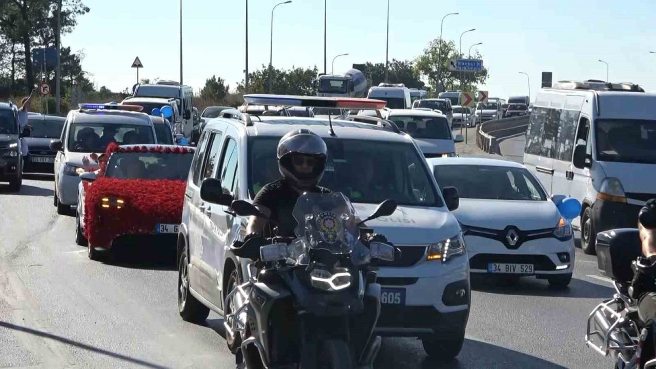 Arnavutköy’de küçük çocuğun hayali gerçek oldu, sünnet konvoyunda polis sürprizi