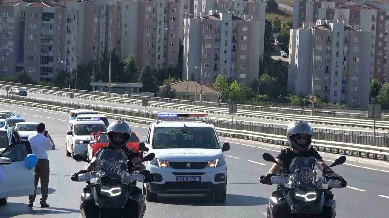 Arnavutköy’de küçük çocuğun hayali gerçek oldu, sünnet konvoyunda polis sürprizi