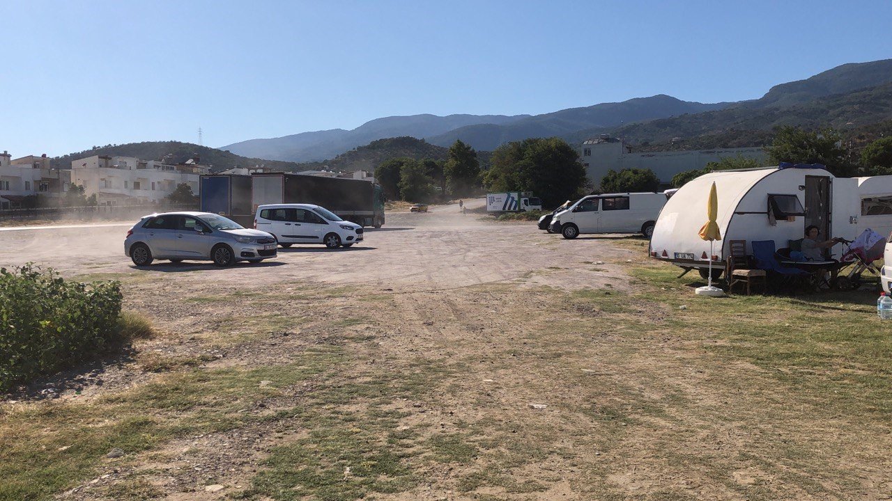 Edremit’te kısa süreli oluşan hortum amatör kameralara yansıdı