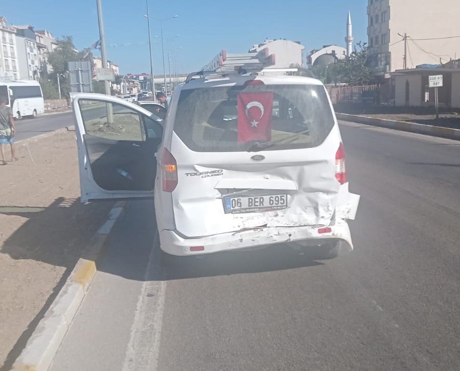 Bandırma’da zincirleme kazada 4 araç birbirine girdi