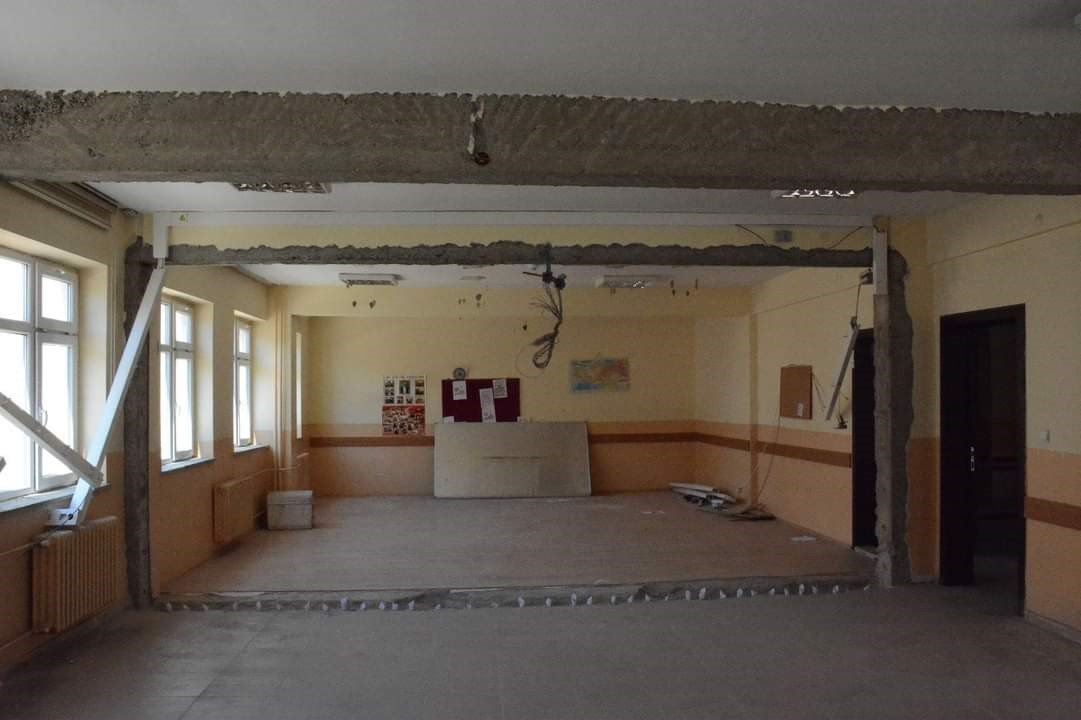 Depremde hasar gören okulun güçlendirme çalışmalarına başlandı