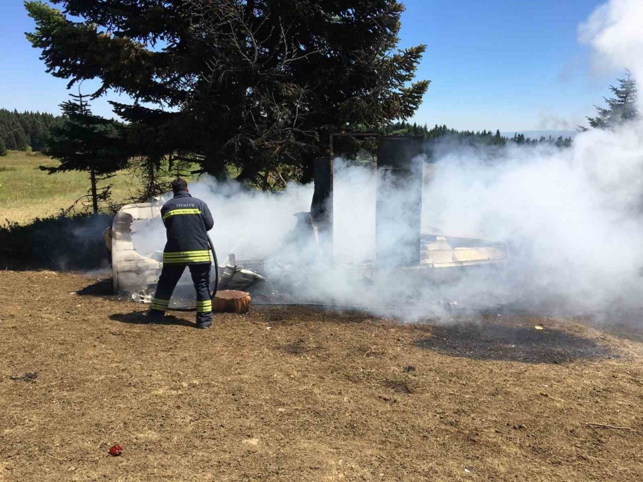 Bolu’da tüpün patlaması ile yangın çıkan karavan kül oldu