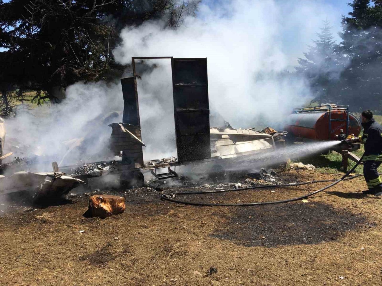 Bolu’da tüpün patlaması ile yangın çıkan karavan kül oldu