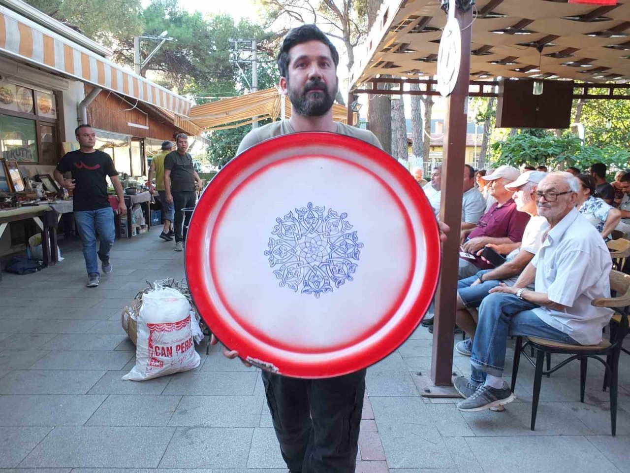 Balıkesir’de çay bahçesindeki antika mezadı ilgi gördü