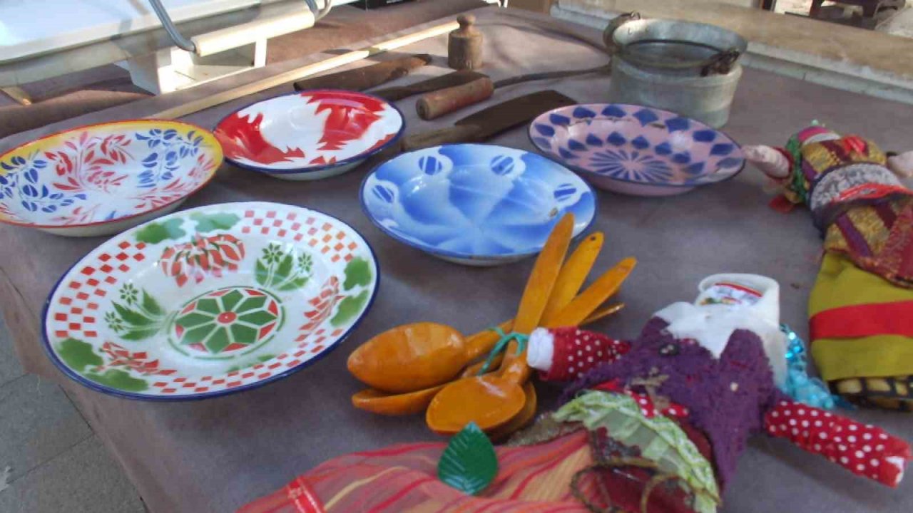 Balıkesir’de çay bahçesindeki antika mezadı ilgi gördü