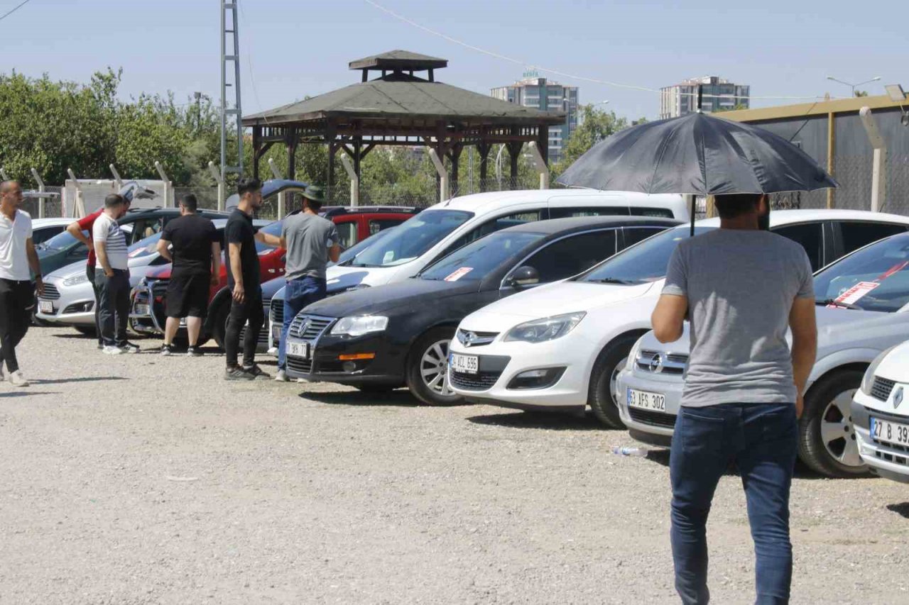 Diyarbakır’da ikinci el oto pazarında 46 derece altında sıkı pazarlık