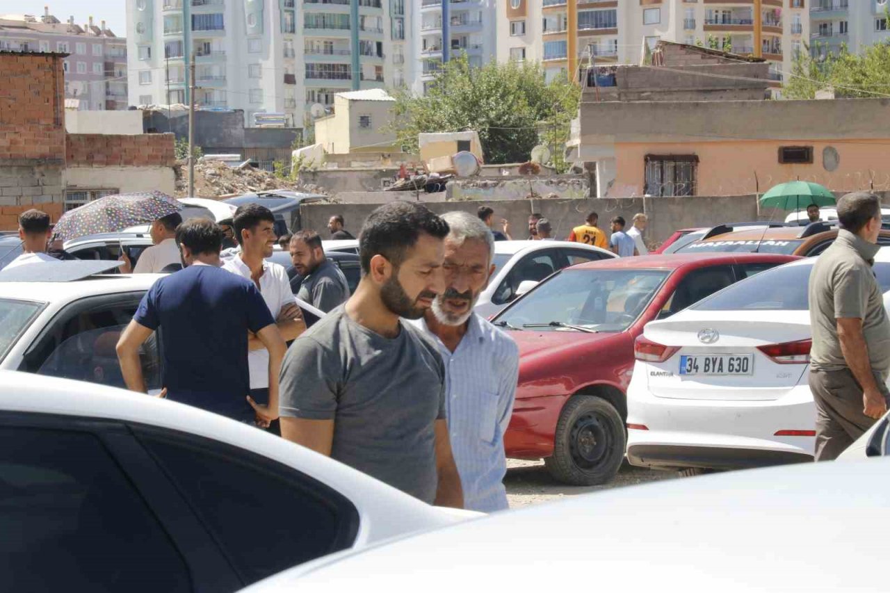 Diyarbakır’da ikinci el oto pazarında 46 derece altında sıkı pazarlık