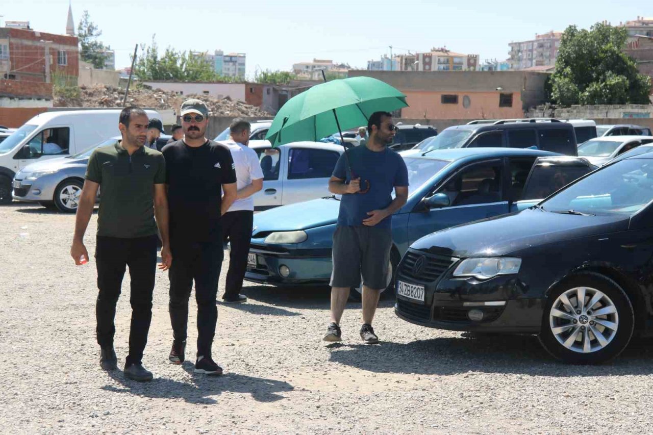 Diyarbakır’da ikinci el oto pazarında 46 derece altında sıkı pazarlık