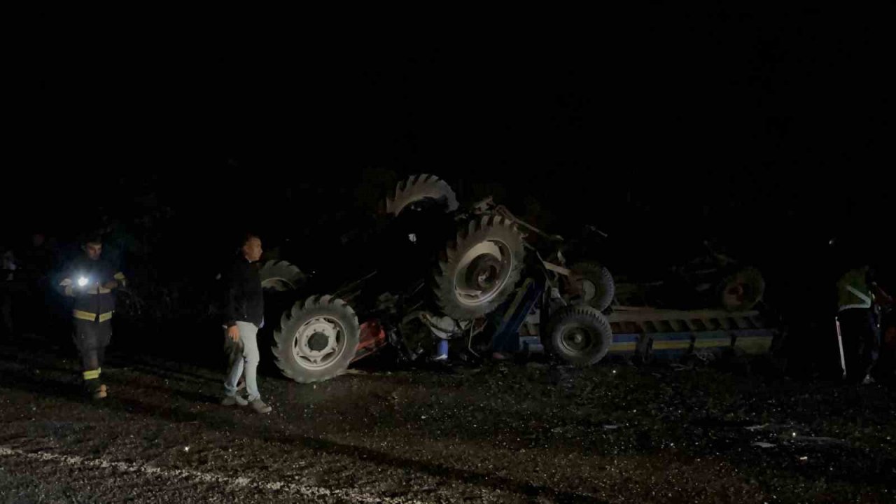 Yolcu otobüsü traktöre çarptı: 3’ü ağır 6 yaralı