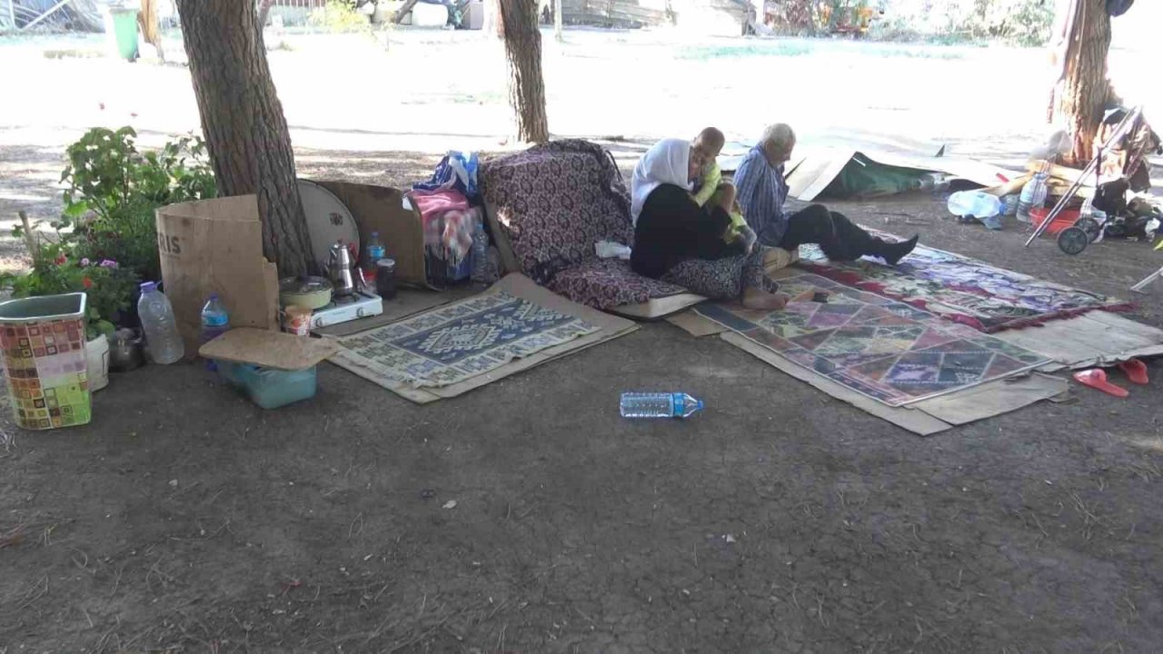 Bursa’da kiracısını kapı dışarı eden ev sahibi, 750 lira yaptığı kirayı 5 aydır alamadığını iddia etti