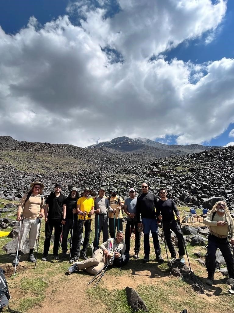 Iğdırlı dağcılar Kerbela şehitlerini Ağrı Dağı’nın zirvesinde andı