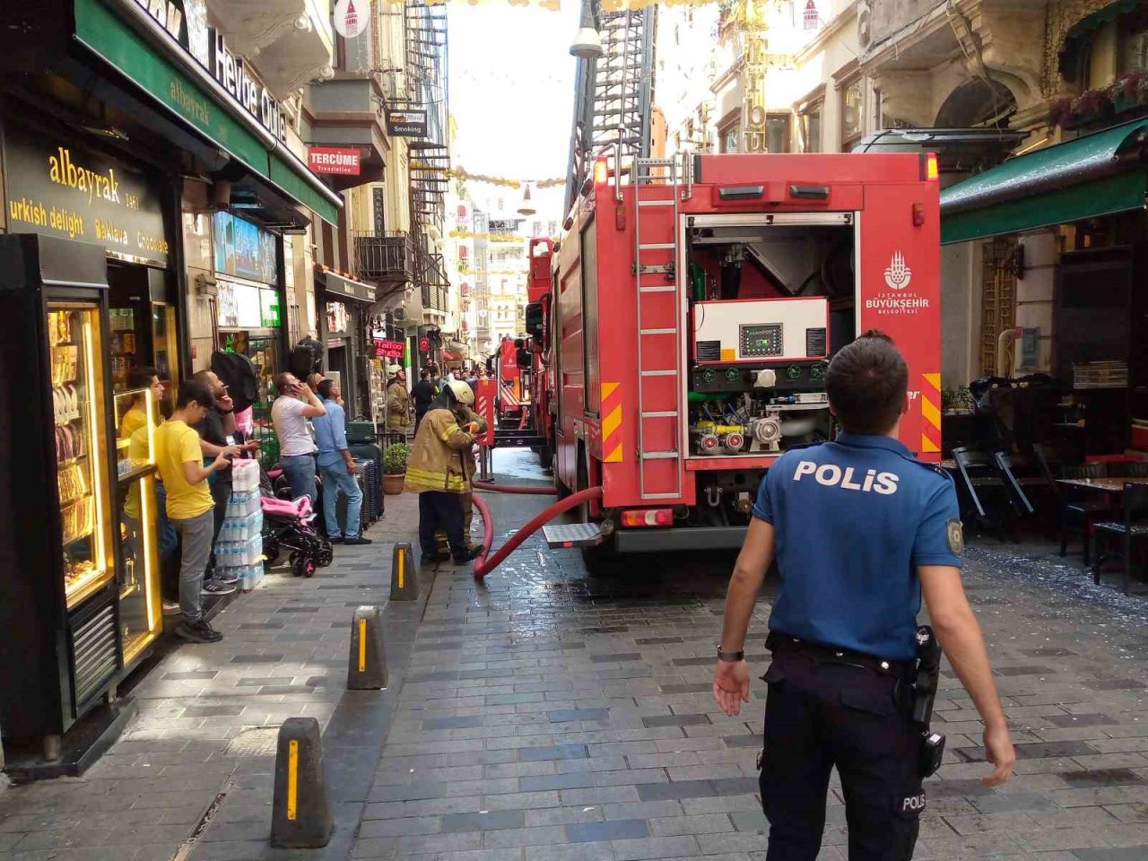 İstiklal Caddesi’nde yangın paniği