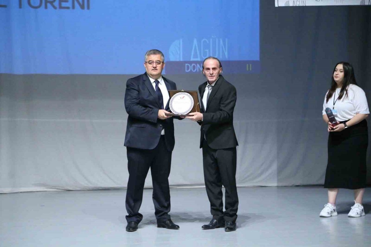 Başkan Büyükkılıç’a sosyal belediyecilik ödülü