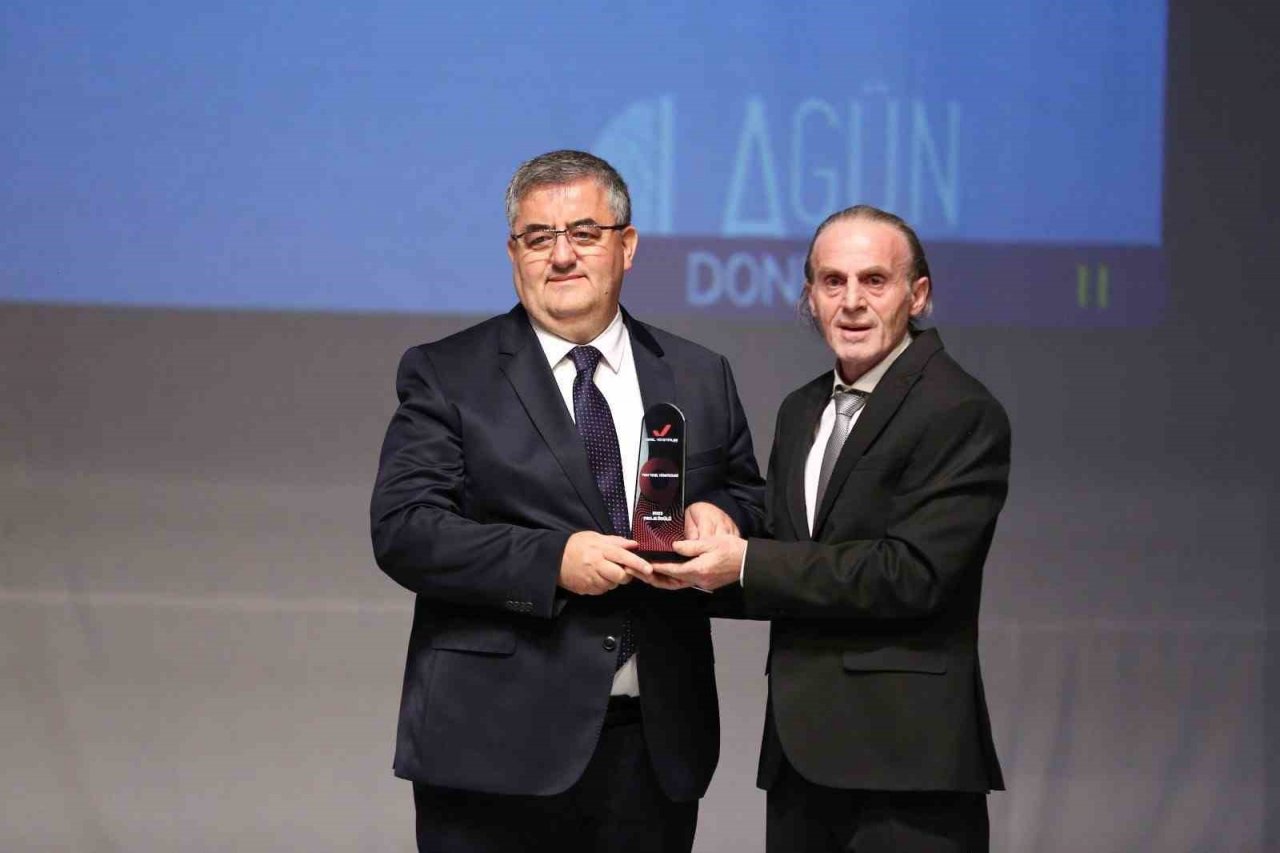 Başkan Büyükkılıç’a sosyal belediyecilik ödülü