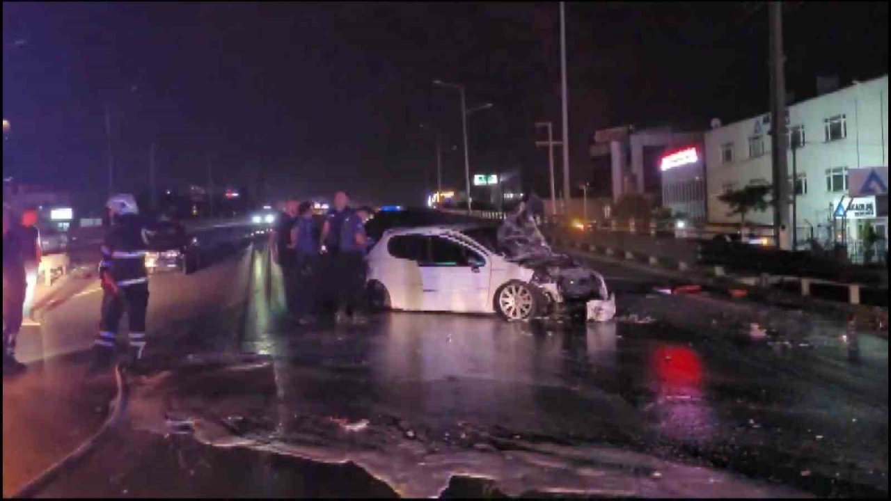 Kontrolden çıkan araç otomobile çarpıp alev aldı