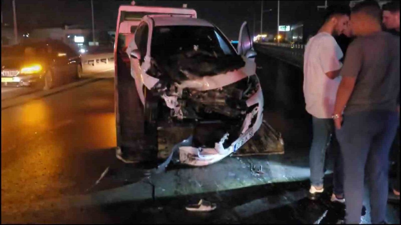 Kontrolden çıkan araç otomobile çarpıp alev aldı