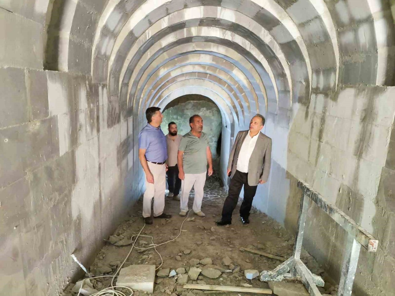 Talas’ta tarihi sarnıç gün yüzüne çıkartılıyor