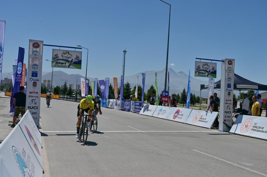 Beykoz Bisiklet Takımı Grand Prix Kultepe’de şampiyon