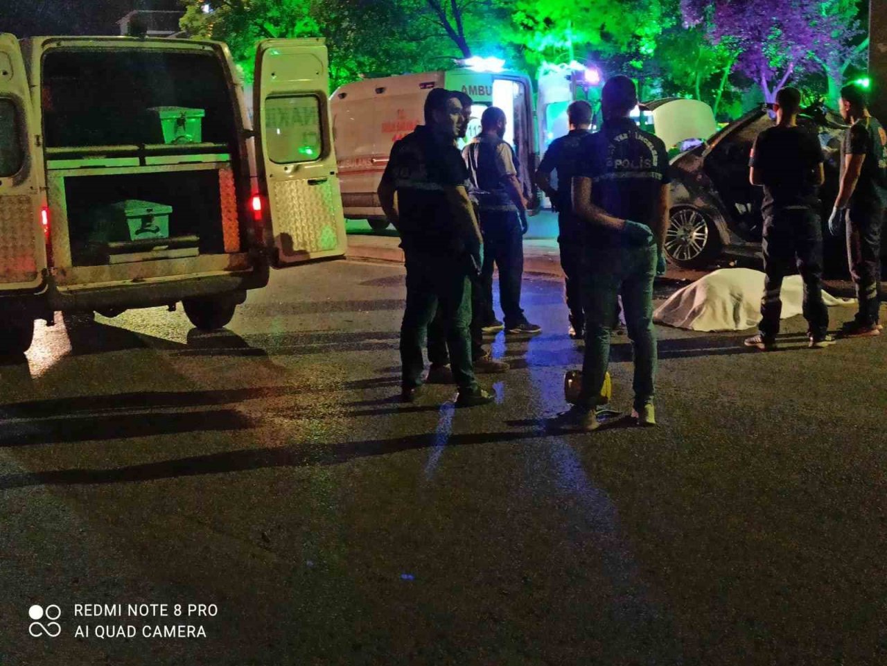 Başkentte direğe çarpan araç hurdaya döndü: 1 ölü