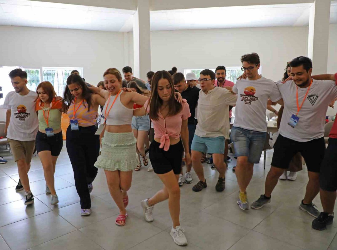 Avrupalı öğrenciler Türk kültürünü tanıyor