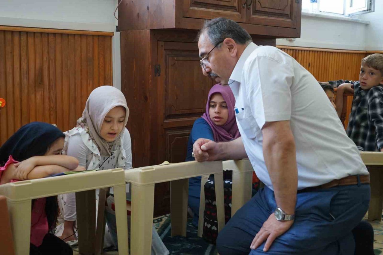 5 farklı devletten 50 çocuk aynı camide Kur’an- Kerim okumayı öğreniyor