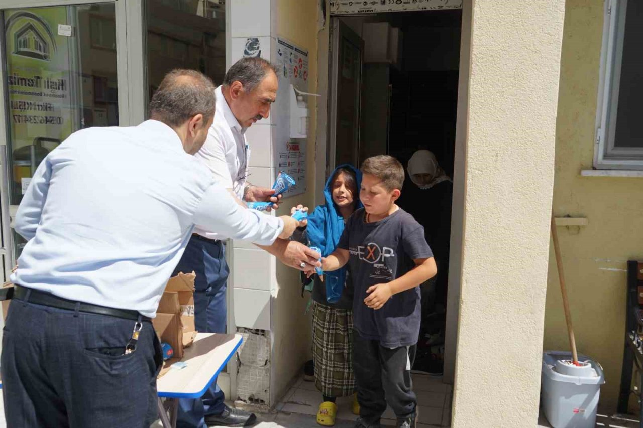 5 farklı devletten 50 çocuk aynı camide Kur’an- Kerim okumayı öğreniyor