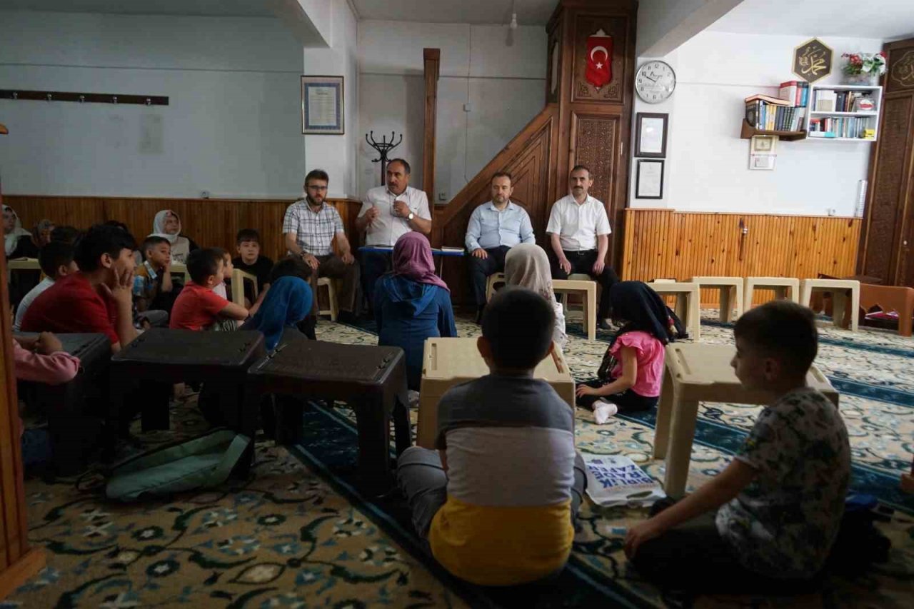 5 farklı devletten 50 çocuk aynı camide Kur’an- Kerim okumayı öğreniyor