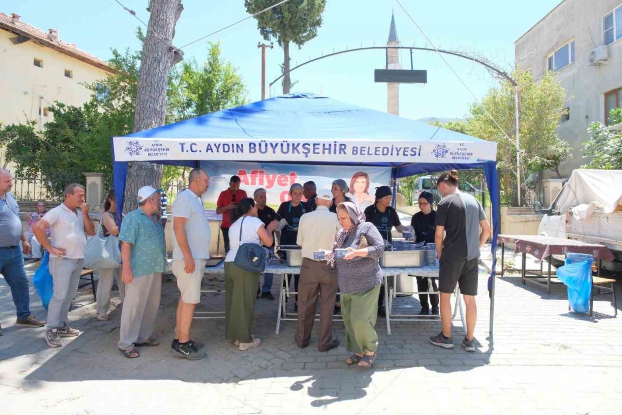 Aydın Büyükşehir Belediyesi’nden vatandaşlara aşure ikramı