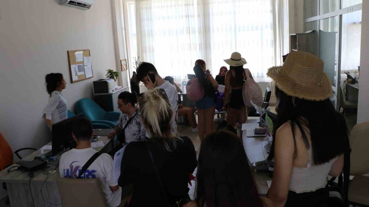 Seyahatsever gençler, Aydın’ı keşfediyor