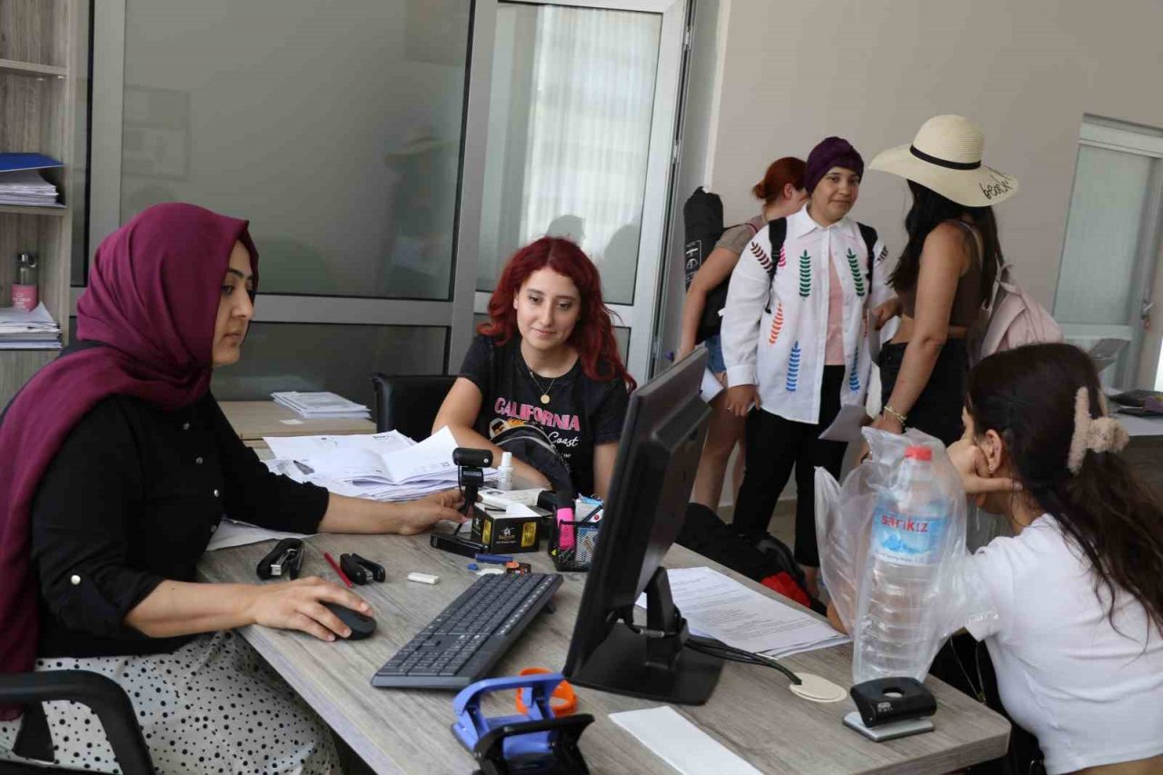 Seyahatsever gençler, Aydın’ı keşfediyor