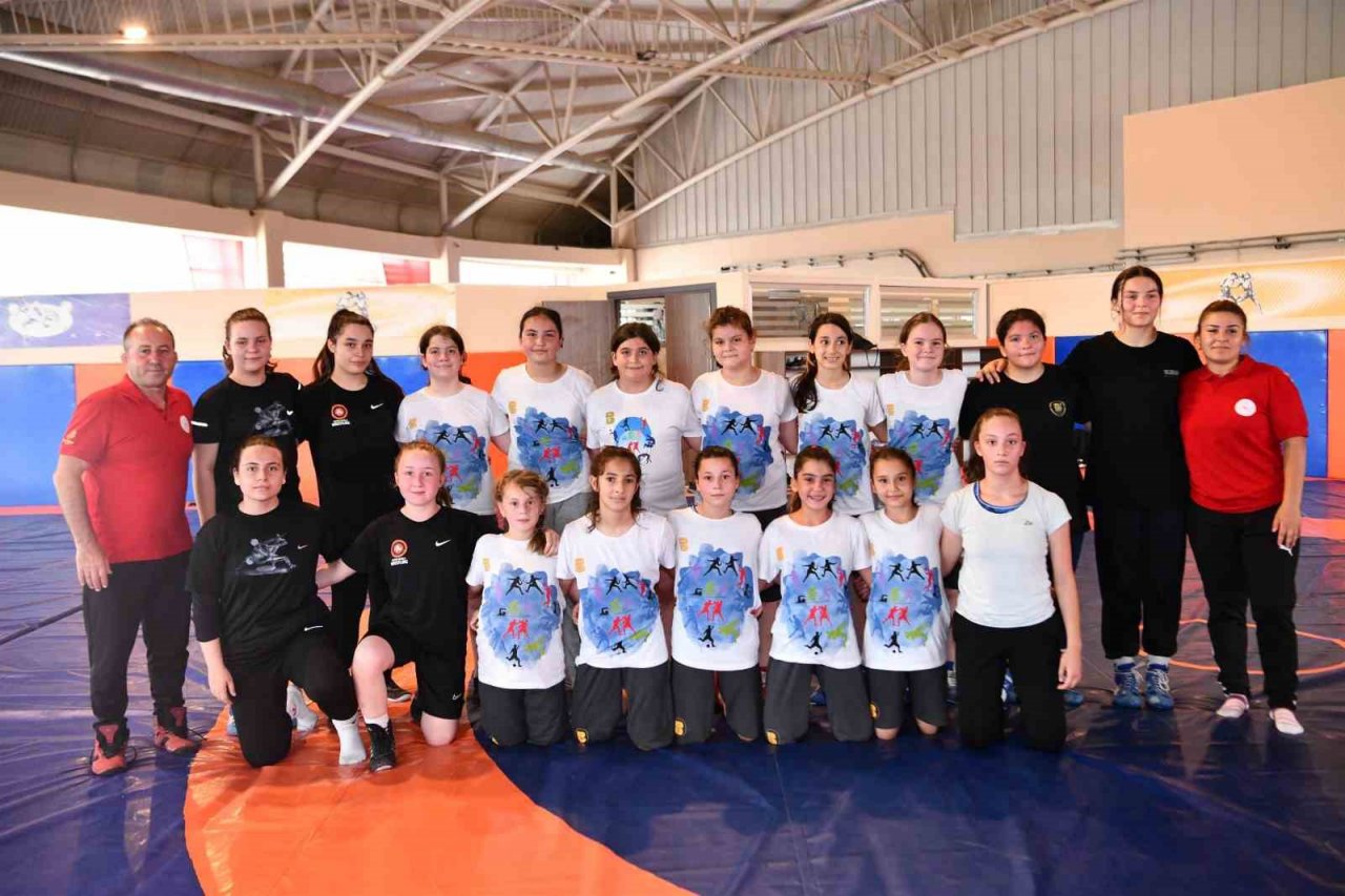 Balıkesirli gençlerin yaz tatili hareketli geçiyor