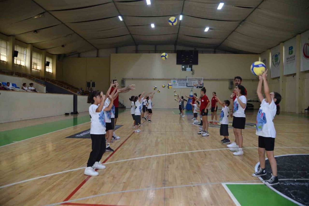 Balıkesirli gençlerin yaz tatili hareketli geçiyor